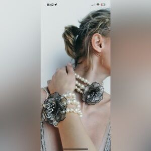 Zara shimmery floral pearl bracelet